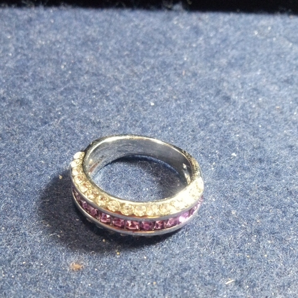 Dazzling Silvertone and Purple Women's Ring Size 8 - Picture 4 of 6